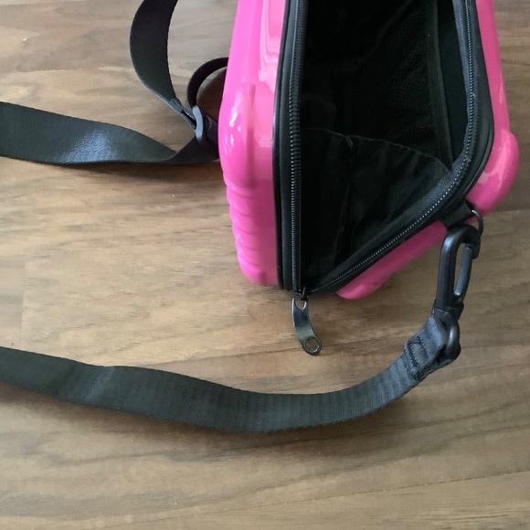 Cross body camera bag with black strap - Picture 4 of 7